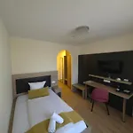 Zur Flueh Hotel