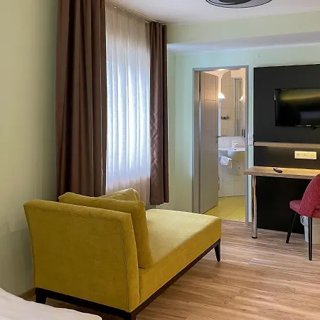 Hotel Zur Flueh 3*