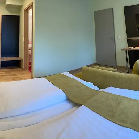 Zur Flueh Hotel